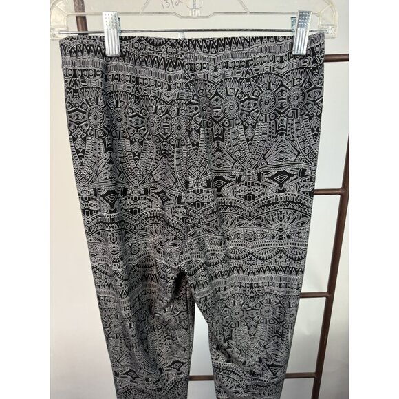 Black & White Tribal Print Leggings Plus Size By VIV Collection Polyester/Spande - Picture 6 of 15